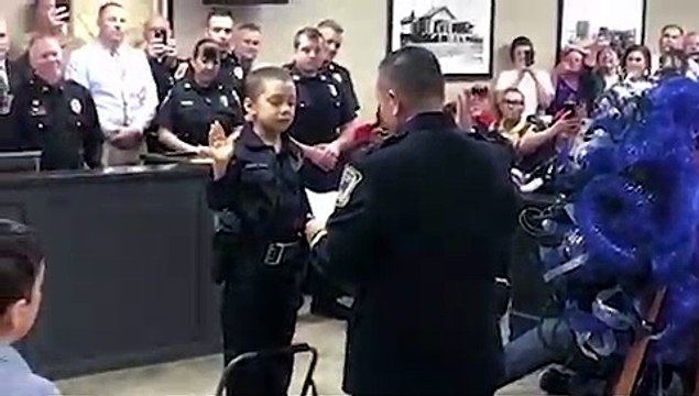 ٹیکساس کی پولیس نے کینسر میں مبتلا 6 سالہ بچی کی خواہش پوری کردی