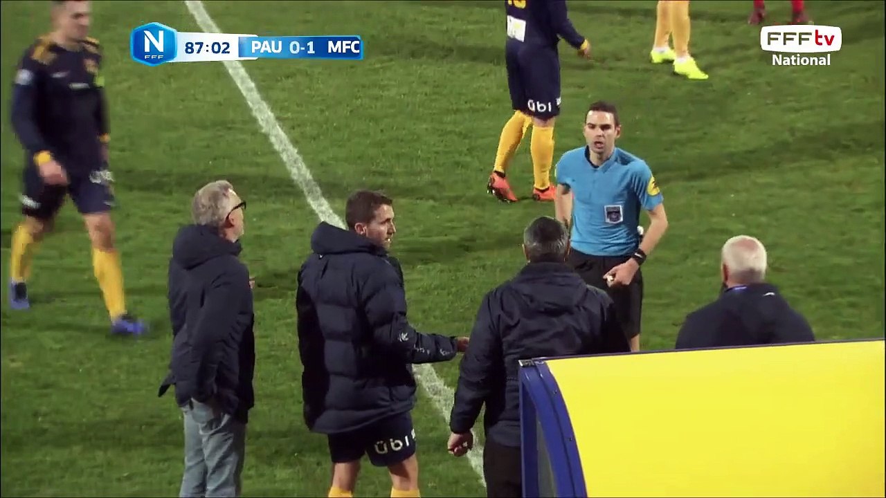 Carton Rouge pour MAISONNEUVE alors qu'il est sur le banc.