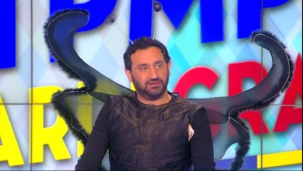 Déguisé en moustique, Cyril Hanouna chante en anglais