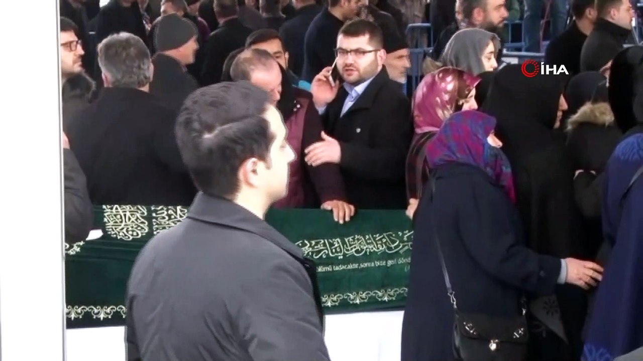 - Kartal'da çöken binada hayatını kaybeden Alemdar ailesinden 9 kişi, son yolcuğuna uğurlanıyor. Aynı aileden hayatını kaybeden 9 kişi için Pendik 15 Temmuz Şehitler Camii'nde öğle namazı ardından cenaze töreni düzenlenecek. Cenazeye Cumhu