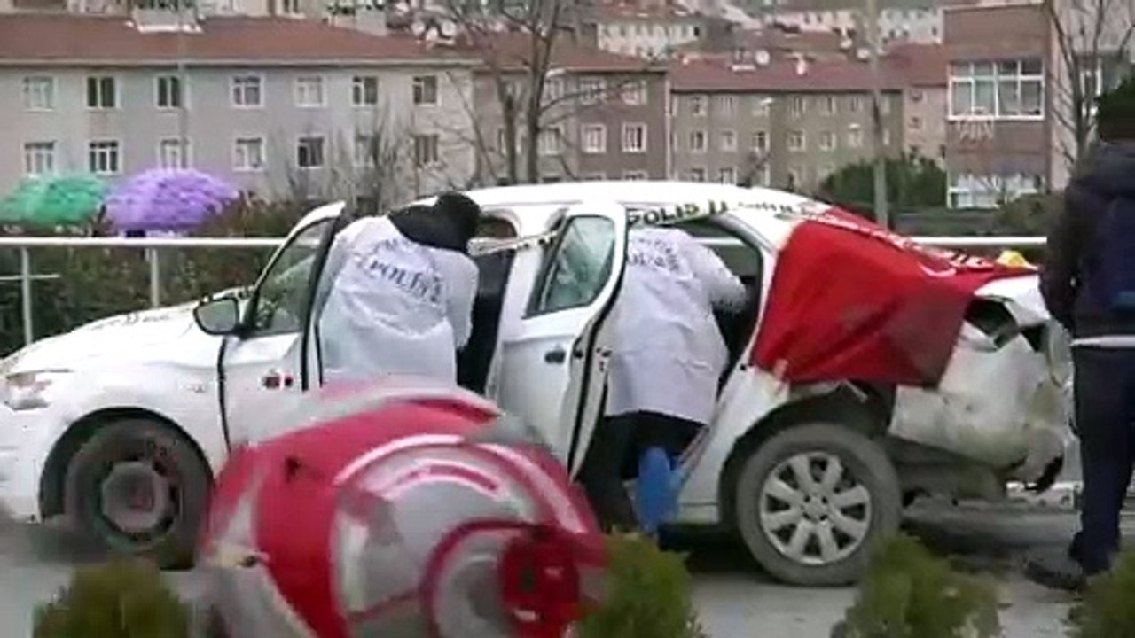 Alışveriş merkezinin önünde silahlı yaralama - İSTANBUL