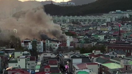 김해에서 폭발과 함께 화재...1명 화상 / YTN