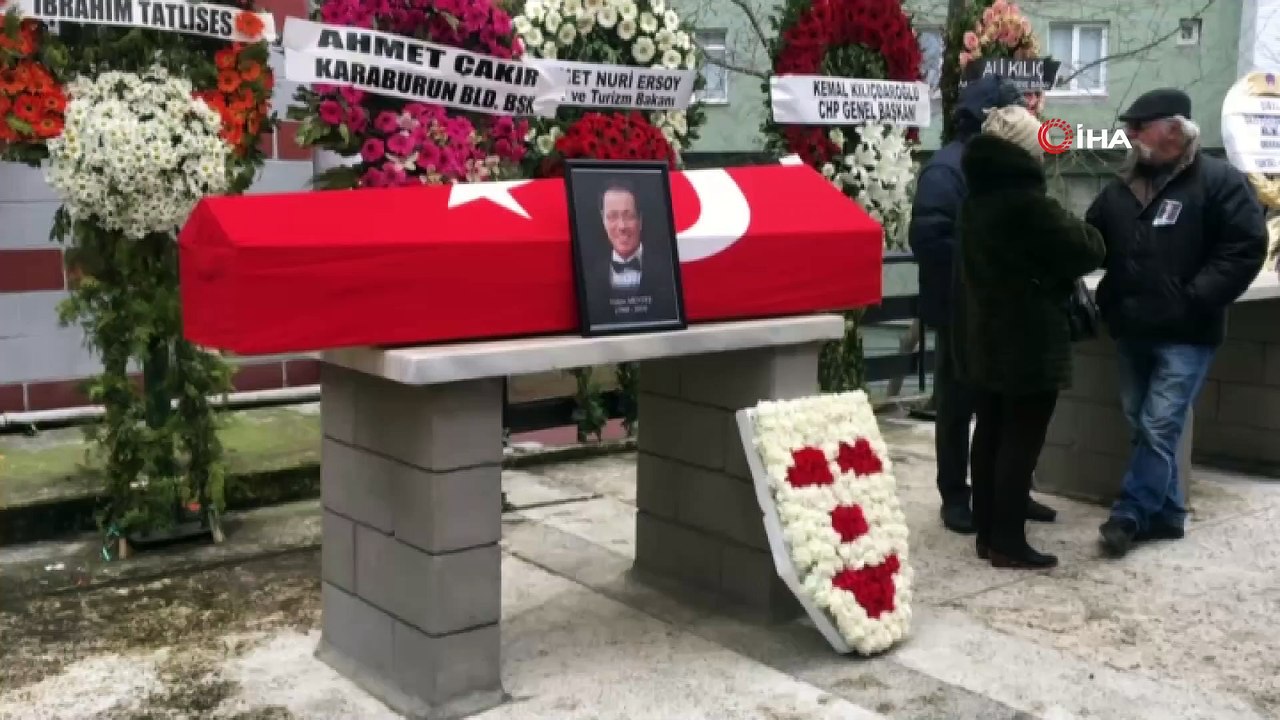 Yalçın Menteş’in cenaze namazında sevenleri göz...