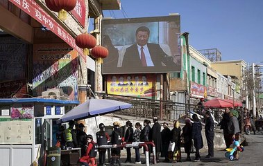Çin'de Yeni Yıl Kutlamalarına Katılmak İstemeyen Müslümanlara Zorla Domuz Eti Yedirdiler