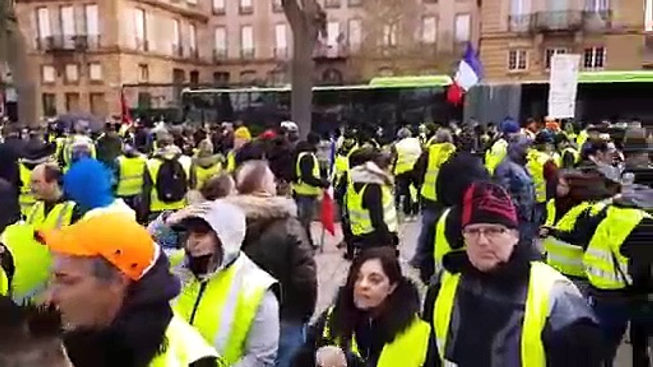 Rassemblement des gilets jaunes sur la place de la République à Metz