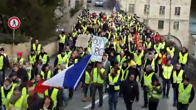 Manifestation des Gilets jaunes à Dole - Vidéo Dailymotion