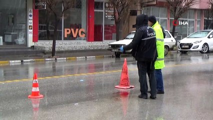 Camiden dönen yaşlı adam, kamyonetin çarpması sonucu öldü