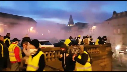 Manifestation des Gilets jaunes à Metz : les pompiers interviennent au niveau de la cathédrale