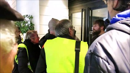A Chambéry, découvrez comment les Gilets jaunes ont été priés de s'inscrire, comme tout le monde, avant d'entrer !