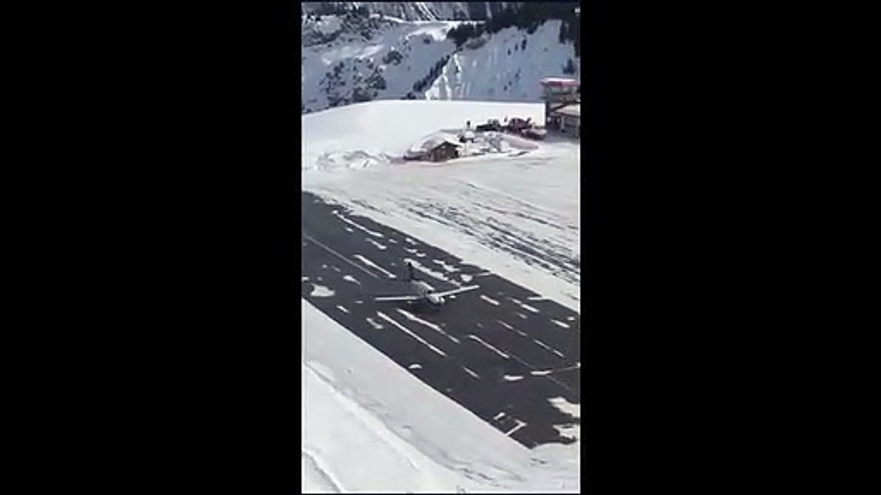 Ce pilote d'avion rate son atterrissage et fini dans la neige à Courchevel