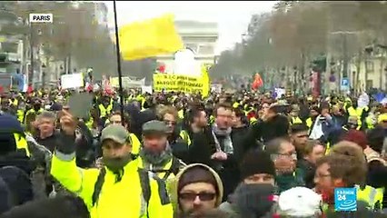 Les Gilets jaunes en ordre dispersé pour leur acte XIII, un blessé grave à Paris