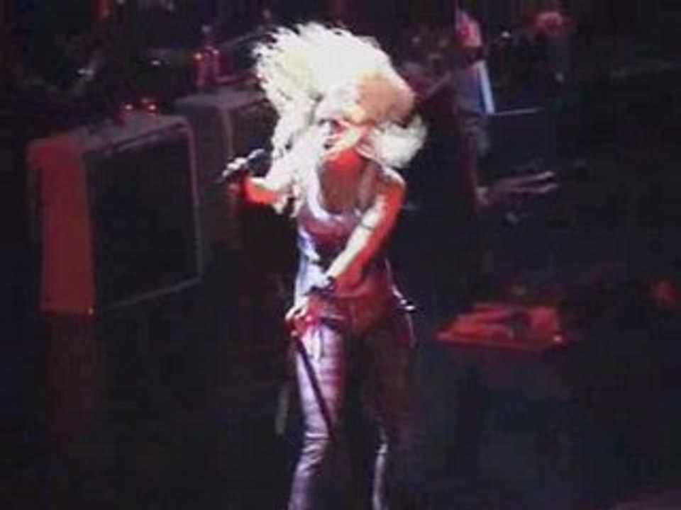 Shakira Back In Black - Vidéo Dailymotion