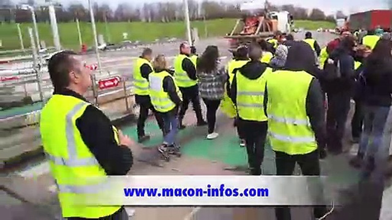 MACON-INFOS - Les Gilets jaunes au péage Mâcon-Sud