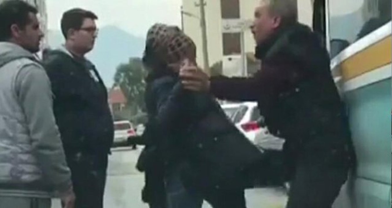 Seyyar Satıcı Kadın, Kendisini Taciz Ettiğini İddia Ettiği Minibüs Şoföründen Özür Diledi