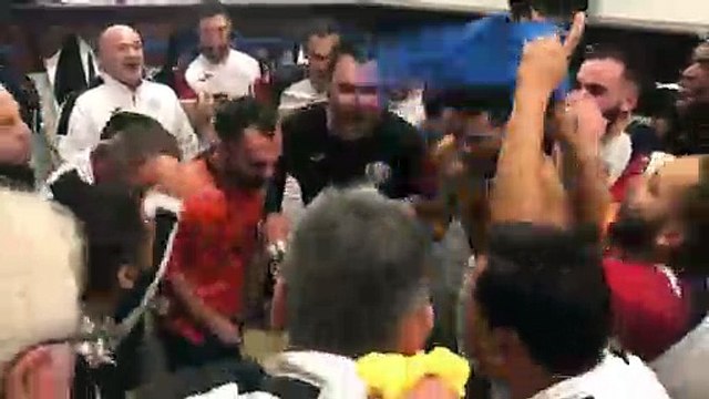 Coupe de France Futsal – La joie du vestiaire du CALUIRE FC après la qualification contre TOULOUSE METROPOLE