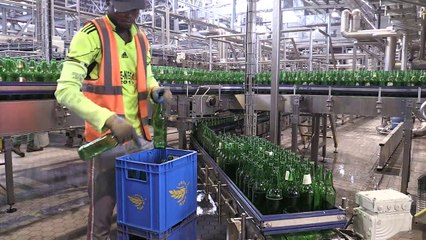 "La guerre de la bière": les brasseurs à l'assaut du Nigeria