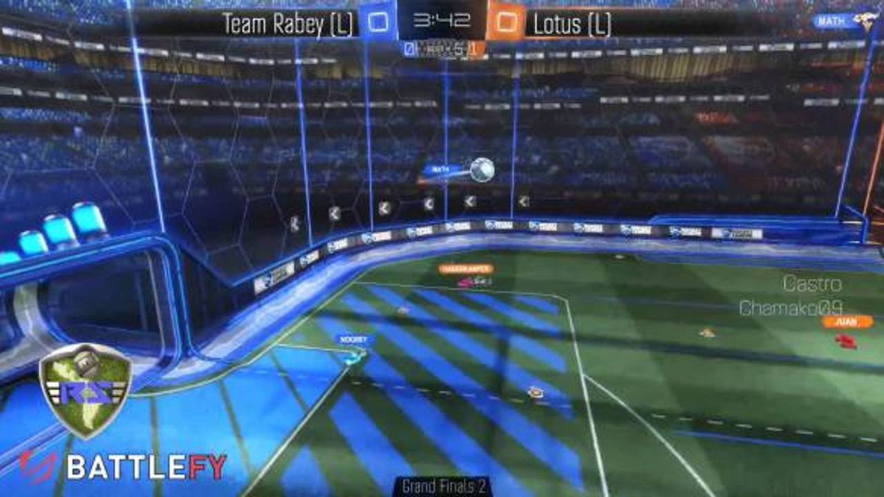 Math and Nooisy cross the whole field with two tiny upside-down touches