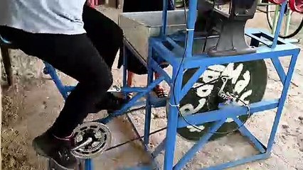 Convierten bicicletas en máquinas por el planeta en Guatemala