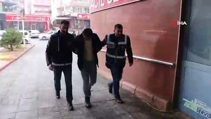 Yaşlı kadının evine girerek gasp eden 2 kişi yakalandı