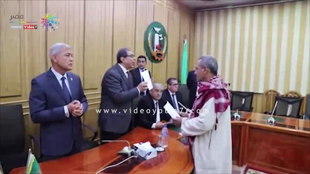 وزير القوى العاملة يسلم شهادات أمان للعاملة غير المنتظمة بالمنوفية