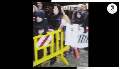 Cristiano Ronaldo e la squadra arrivano a Sassuolo per la partita.