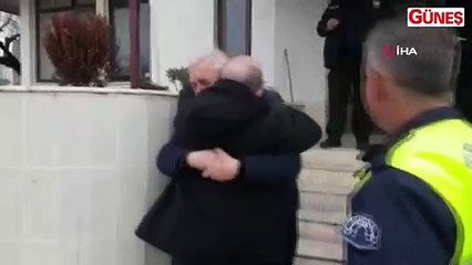 Mersin'de kaybolmuştu, Adana'da otoyol kenarında bulundu... Baba oğlun ağlatan buluşması kamerada