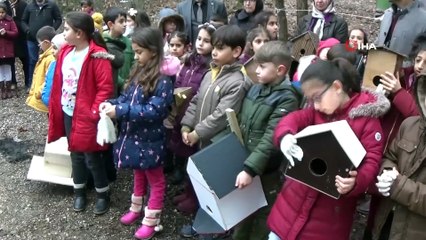 Öğrenciler aileleriyle birlikte ormanlık alana kuş yuvası yaptı