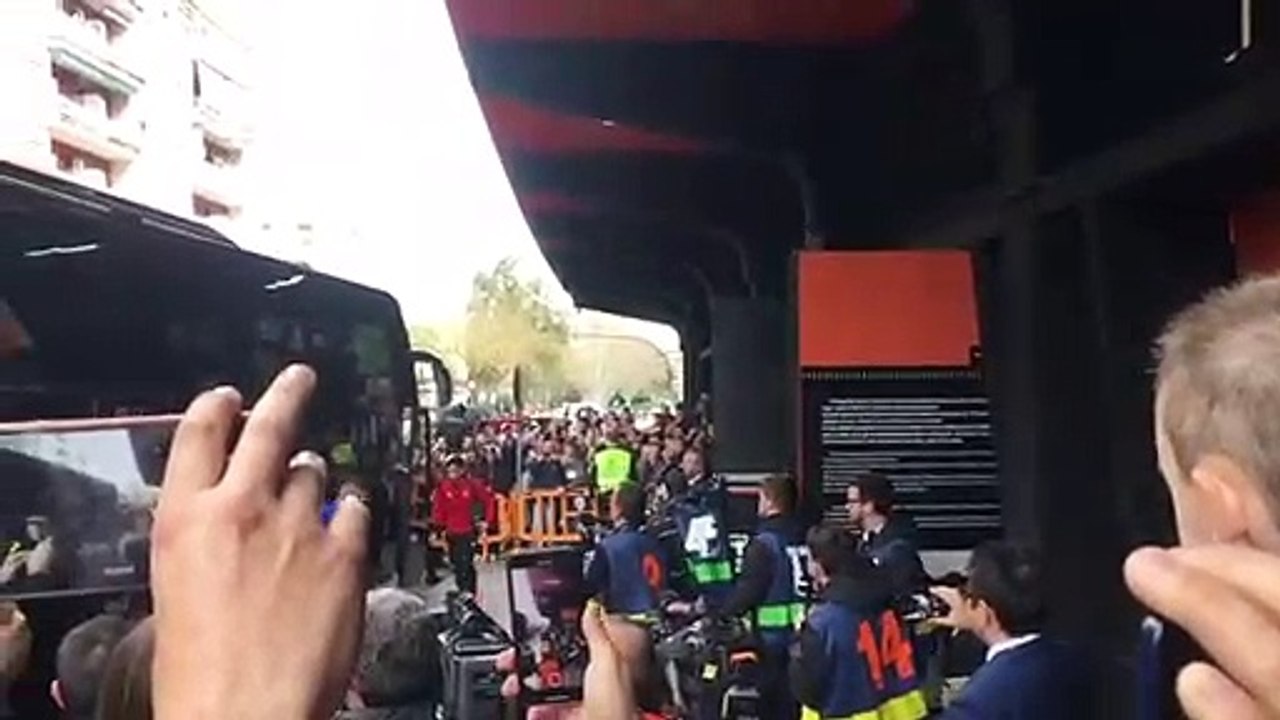 Valencia-RealSociedad: Llegada del Valencia a Mestalla