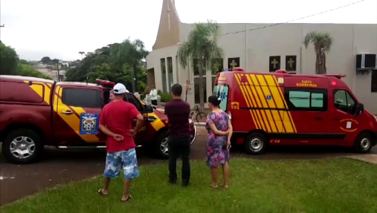 Homem fica inconsciente em colisão de trânsito...
