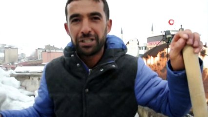 Çatılardaki kar ekmek parası oldu