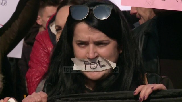 Rasti i Kavajës, qindra njerëz marshojnë në heshtje në Tiranë - Top Channel Albania - News - Lajme