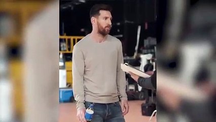 Messi,  prodezza da giocoliere con palla e bottiglia. Finzione o realtà ?