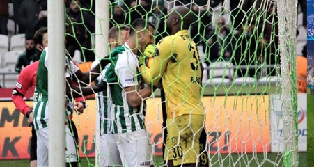 Konyasporlu Adis Jahovic, Gol Attıktan Sonra Malatyaspor Kalecisi Farnolle'nin Elini Isırdı
