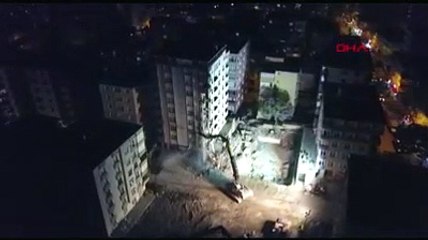 Kartal'da çökme riski bulunan binanın yıkımına başlandı