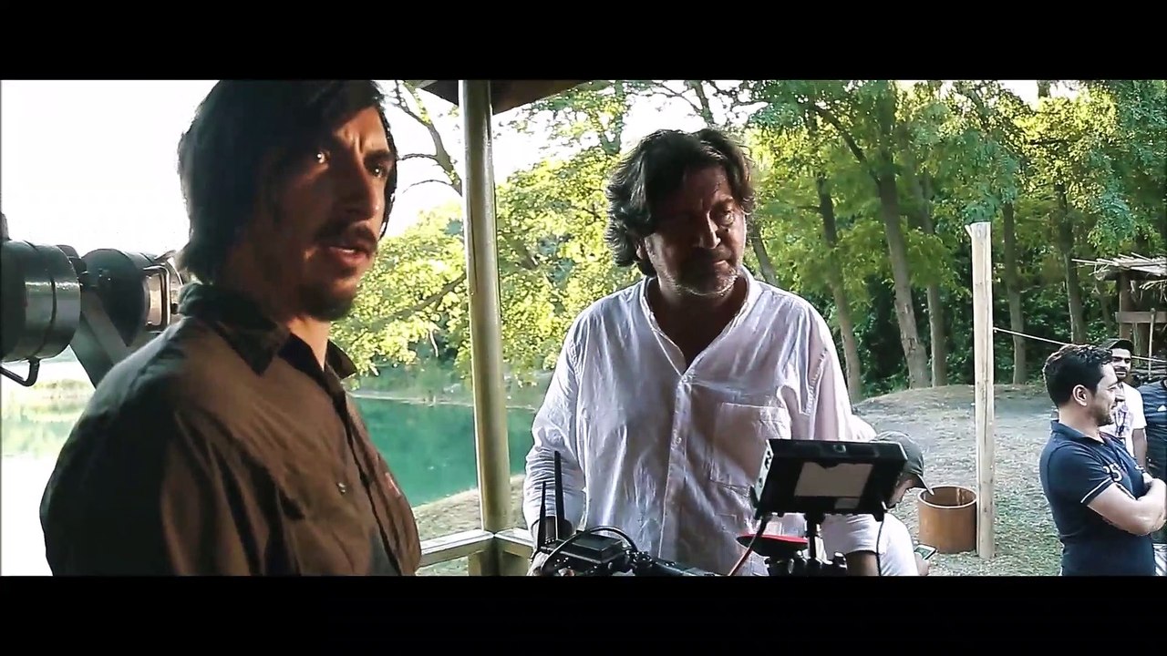 Başrol oyuncularının sesiyle Turkish’i Dondurma klibi: “DONDURMAM BUZ GİBİ BUZ”