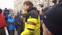 شاهد.. احتجاجات في روسيا تضامنا مع ناشطة معارضة