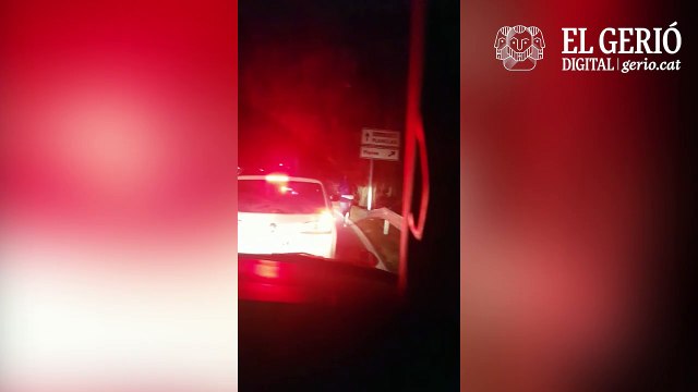 Enregistren tres homes corrent sense elements reflectants per la GIV-4016 a Toses