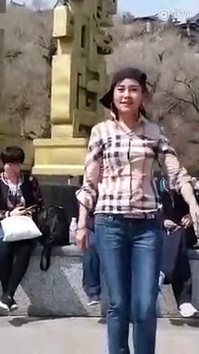 Ce grand-père chinois est vraiment bon en danse... Incroyable