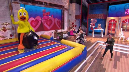 Enamorándonos | ¡Eric se TREPÓ al toro y esta vez, NO LLORÓ!