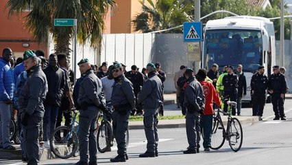 First batch of migrants transferred as Italy begins to close asylum centre