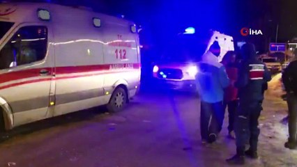 Télécharger la video: - Uludağ'da kavga 1 ölü 2 yaralı- Özel güvenliklerle kayak hocaları birbirine girdi olaya jandarma ve özel harekat polisi müdahale ediyor