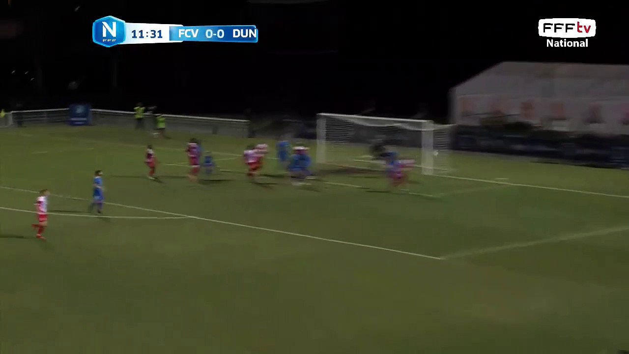 Superbe tête sur ce corner!