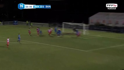 Superbe tête sur ce corner!