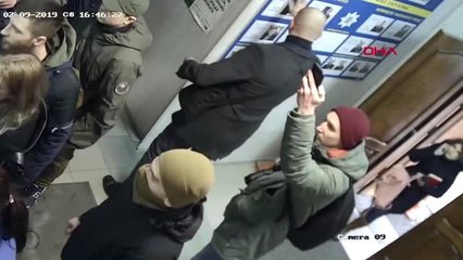 Dha Dış ? Ukrayna'da Radikal Milliyetçiler Polis Karakoluna Saldırdı