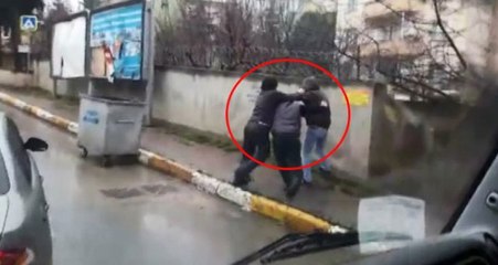 Trafikte Magandaları, Önünü Kestikleri Şahsı Tekme Tokat Dövdü