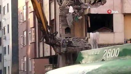 Kartal'daki riskli binanın yıkımına yeniden başlandı