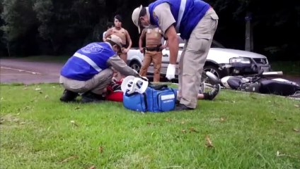 Motociclista fica ferido em colisão na Rua Jacarezinho