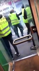Il publie la vidéo d'une violente bagarre entre Gilets jaunes à Lyon ce week-end