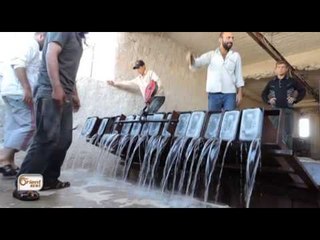 إنشاء "معمل ثلج" لتزويد المدنيين بالمياه الباردة في ريف ادلب