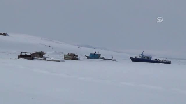Bitlis'te Donan Gölde Balık Avı